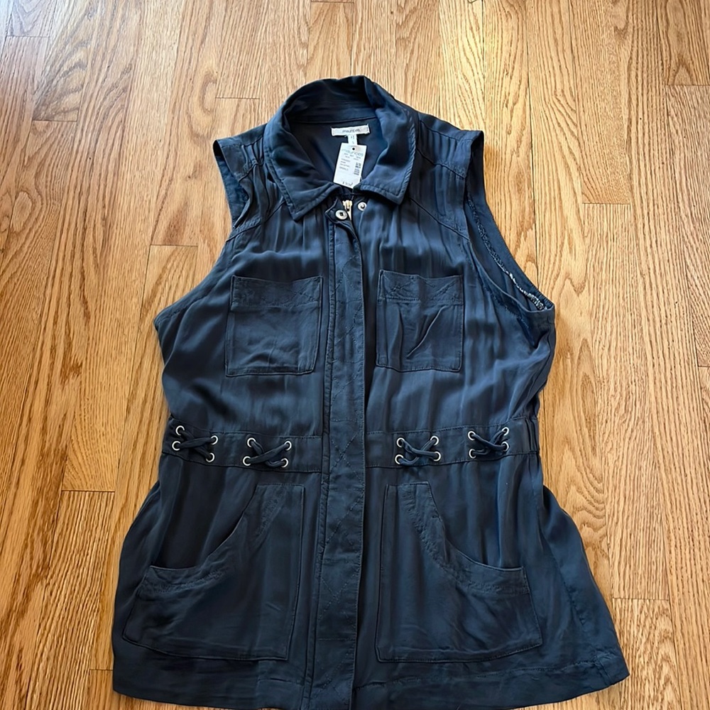 Maurice’s vest NWT size small